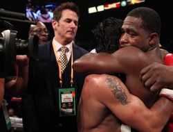 фото - Судейские карты поединка Мэнни Пакьяо и Эдриена Броунера