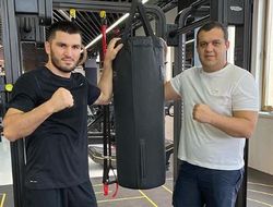 фото - Бетербиев в зале с Кремлёвым, Нуньеш завалила тренера, топ-10 лучших в истории ММА от FightMatrix