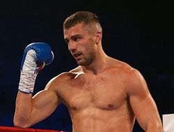 фото - Александр Гвоздик нокаутировал Адониса Стивенсона и отобрал чемпионский титул