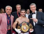 Далакян досрочно остановил Таворнхама и сохранил чемпионский титул