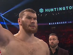 фото - Махмудов нокаутировал Акпеджиори