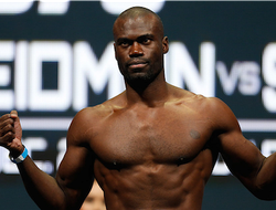 фото - UFC: Юрайя Холл красиво остановил Гегарда Мусаси