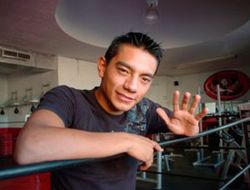 фото - Кристиан Михарес надеется на бой с Лео Санта Крусом