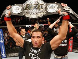 фото - UFC 180: Вердум взял «временный» титул, остановив Ханта