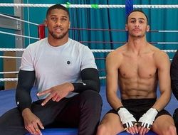 фото - Серебряный призёр ОИ-2020 Уиттакер без блеска побил Носича