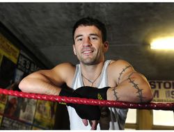 фото - Хэскинс взял «временный» титул, забив Ивасу