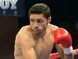 фото - Джонни Гонсалес остановил 50-го соперника