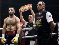 фото - Тренер: Был уверен, что Усик ищет причину отказаться от боя с Гассиевым