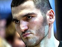 фото - Бой с Кампильо покажет, каков Бетербиев — тренер Артура