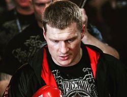 фото - Поветкин подписался на допинг-тестирование, Усик ездит без рук, Шелестюк переходит в триатлон — соцсети