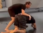 Фанаты в шоке! Цукерберг «уронил» Перейру в спарринге: видео