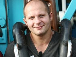 фото - Фёдор Емельяненко: Мой свитер? Мне просто нравятся его цвета