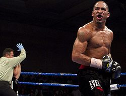 фото - Джеймс Кирклэнд замучил Глена Тапию в «бойне года»