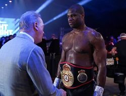 фото - Дюбуа отобрал чемпионский титул у Брайана: видео