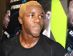 фото - UFC расстаётся с Мелвином Гиллардом и Иваном Менживаром