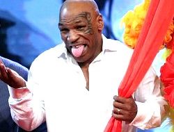 фото - Кадр дня: «Блэйд» Тайсон с брутальными ножами