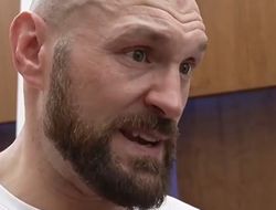 фото - Фьюри спаррингует с нано-Усиком — видео