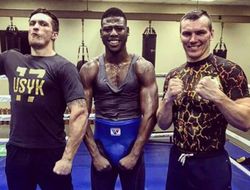 фото - Нокаут от экс-спаррингёра Усика, Назаров защитил титул: видео