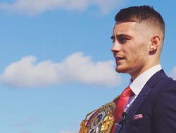 фото - Райан Барнетт угрожает Жакиянову переходом «на тёмную сторону»