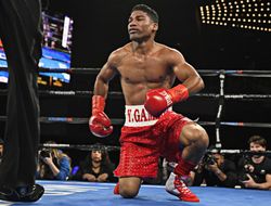 фото - СМИ: Гамбоа предстоит бой с Дэвисом или Санта Крусом — на кону большой гонорар