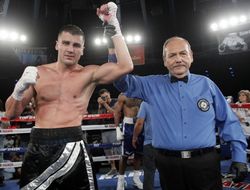 фото - На момент остановки боя Гвоздик проигрывал Стивенсону на картах двух судей