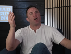 фото - Экс-претендент назвал бой, который мог бы возглавить UFC 300