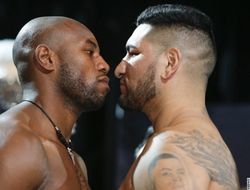 фото - Взвешивание: Крис Арреола – Сет Митчелл, Маркес – Эскивиас