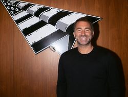 фото - Олимпийский чемпион сразится за экс-титул Ломаченко