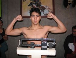 фото - (Результаты) Майкл Медина победил Грейди Брюэра