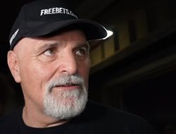 фото - Кролик из Украины сбежал за копейкой к саудовцам. Это не ребус, а слова отца Фьюри об Усике