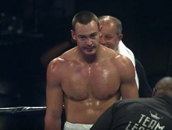 фото - Александр Тесленко перехватил оппонента у британского проспекта