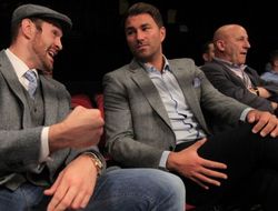 фото - Промоутер солидарен с Джошуа: Никаких битв взглядов с Уайлдером 