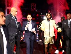 фото - Проспект года? Дэвис играючи разбил Бургоса — видео