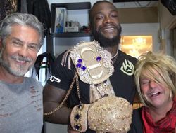 фото - Слишком тяжёлый костюм-2. Уайлдер выйдет в ринг против Фьюри в новом облике