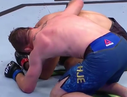 фото - Эмоции Хабиба Нурмагомедова после победы над Гэтжи — Джастин бросился его утешать