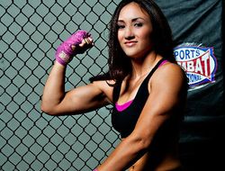 фото - UFC: Марина Мороз проиграла Карле Эспарса