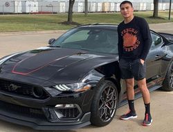 фото - Ломаченко поймал хищника, Ортис обнимается с новой супертачкой – фото