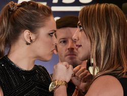 фото - Видео взвешивания перед UFC 190: Ронда Раузи – Бете Коррейя