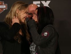 фото - Видео: «обратный отсчёт» к бою Ронды Раузи и Кэт Цингано