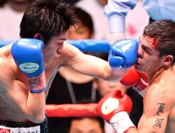 фото - Кадзуто Иока подерётся с аргентинцем Роберто Соса