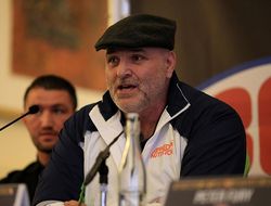 фото - Фьюри-отец — Уайлдеру: Свяжешься с моим сыном — окажешься в госпитале