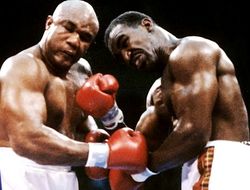 фото - Легендарные бои: Эвандер Холифилд vs Джордж Формен — видео от vRINGe.com