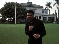 фото - Мохаммед Али спас парня от самоубийства. В это поверили не все