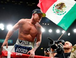 фото - Канело Альварес избил Каллума Смита