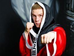 фото - Проспект из Казахстана Виктор Коточигов отбоксирует с британцем Хьюзом в Дубае