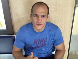 фото - Джуниор дос Сантос получил травму и не будет драться с Миочичем 31 мая