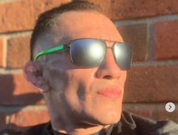 фото - Усик нокаутирует диванного эксперта, а Броунер не понимает почему в UFC всё иначе — соцсети 