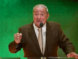 фото - Боб Арум близок к подписанию олимпийского чемпиона в супертяжёлом весе