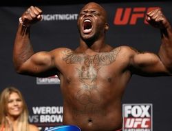 фото - Видео взвешивания UFC Fight Night 105: Трэвис Браун — Деррик Льюис