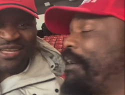 фото - Чисора и Нганну сходили на игру Манчестера. Как результат, досталось вратарю: видео